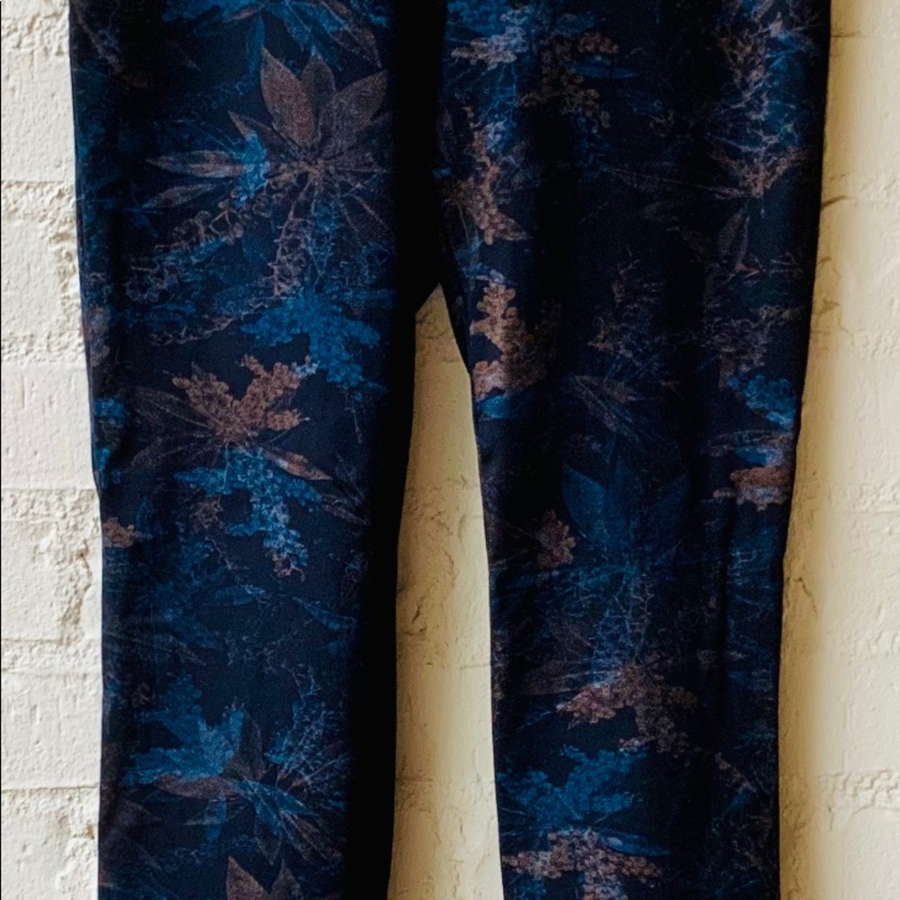 Insight Pants - Picture 2 of 3